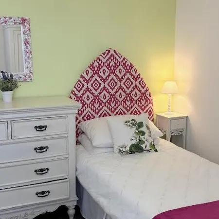House Of The Hollyhocks Holiday home